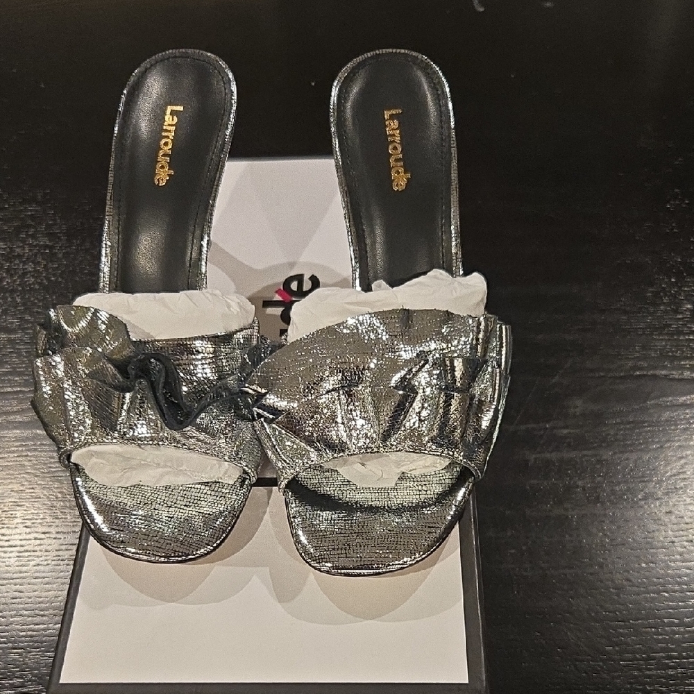 NWB! Larroude "Colette Ruffle" Mule 6